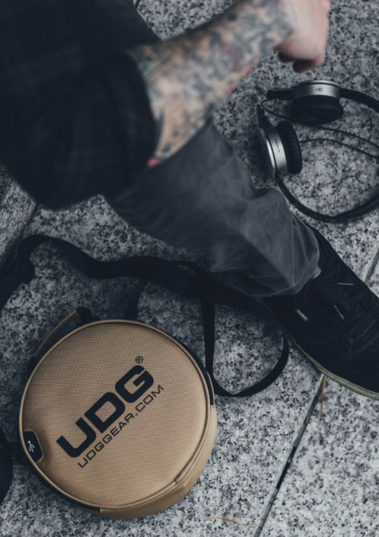 UDG-Ultimate-DIGI-Headphone-Bag-Gold-4
